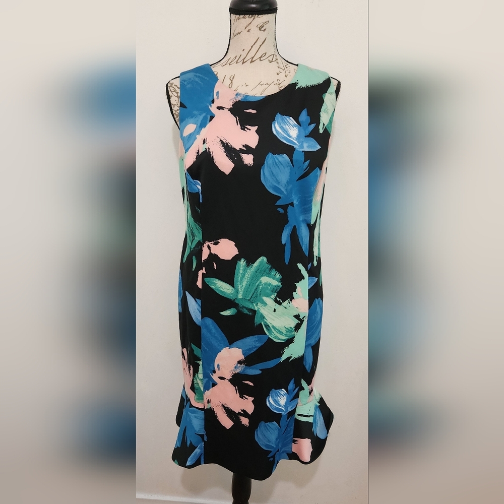 NWT Vince Camuto Black Floral Sheath Dress Scoop Neck Sleeveless. Size 14.